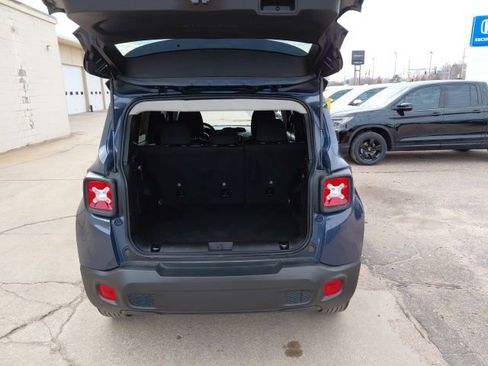 Used 2023 Jeep Renegade Latitude image 34
