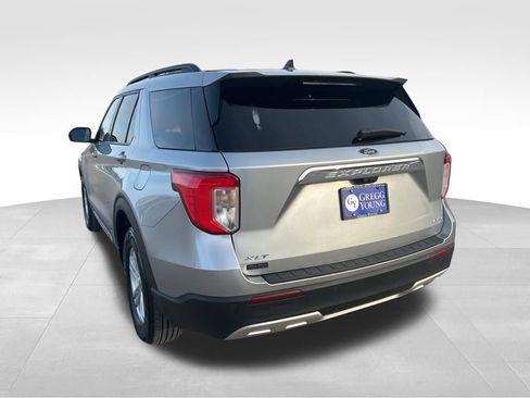 Used 2022 Ford Explorer XLT w/ Equipment Group 202A image 4