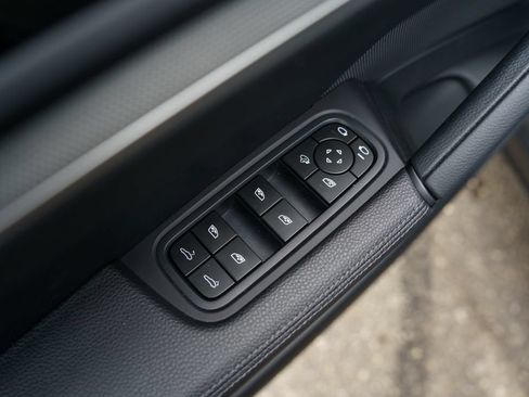 Used 2024 Porsche Cayenne AWD/4WD image 16