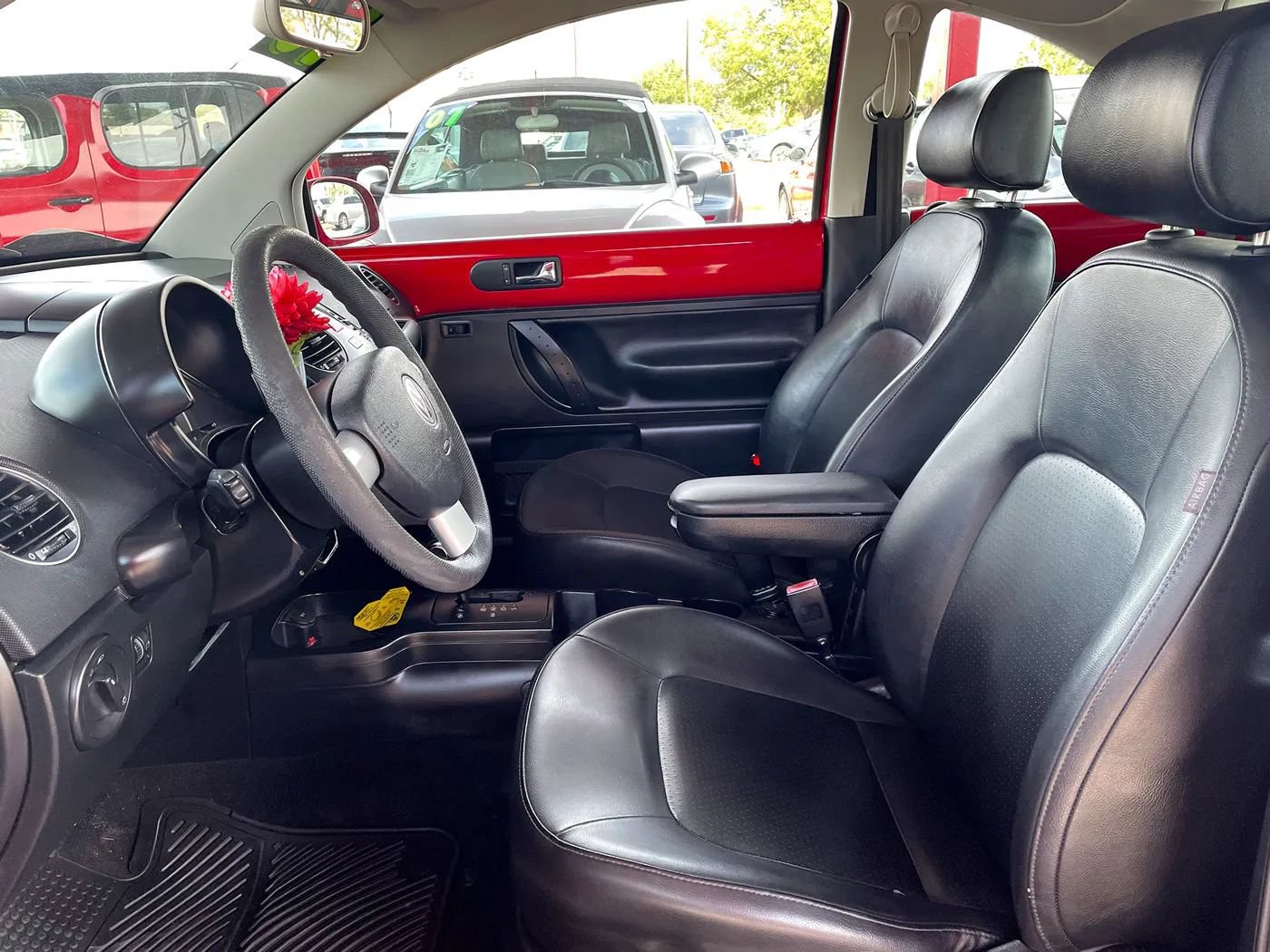 Used 2010 Volkswagen Beetle Coupe FWD image 9