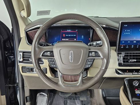 Used 2022 Lincoln Navigator Reserve image 27
