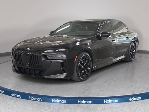 Used 2023 BMW i7 xDrive60 AWD/4WD image 1