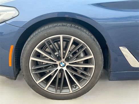 Used 2023 BMW 530i w/ Premium Package image 31