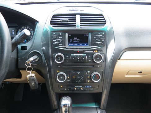 Used 2017 Ford Explorer Base FWD image 17