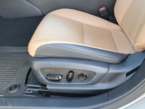 Used 2022 Lexus ES 350 w/ Premium Package image 17