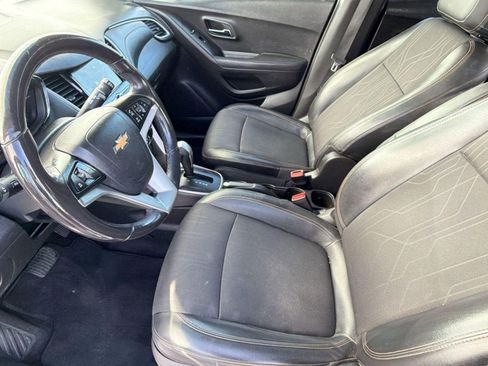 Used 2019 Chevrolet Trax LT w/ LT Convenience Package image 23