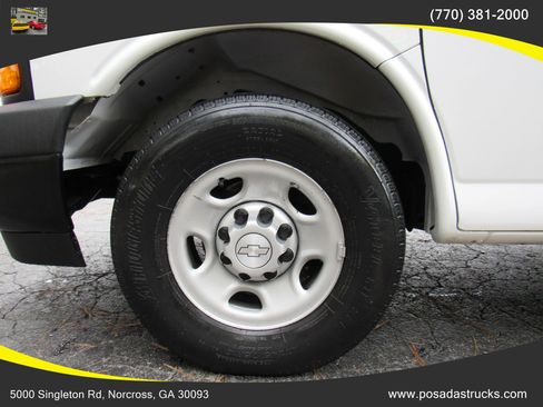 Used 2018 Chevrolet Express 2500 image 24