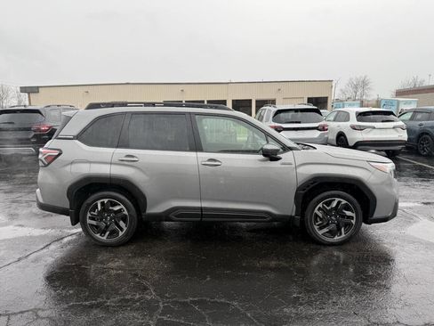 Used 2025 Subaru Forester Limited w/ Popular Package image 7