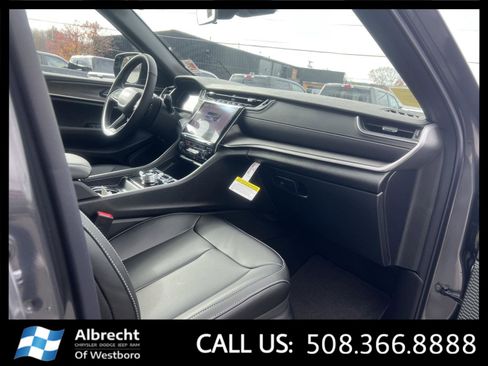 New 2025 Jeep Grand Cherokee Limited w/ Black Appearance Package image 15