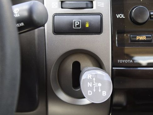 Used 2005 Toyota Prius FWD image 26