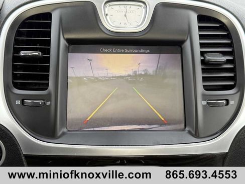 Used 2015 Chrysler 300 Limited image 27