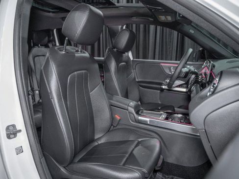 Used 2026 Mercedes-Benz GLB 250 image 14