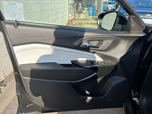 Used 2025 Chevrolet Trax LT image 18