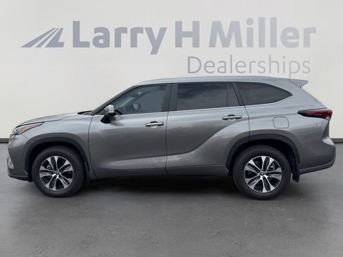 Certified 2025 Toyota Highlander XLE AWD/4WD image 2