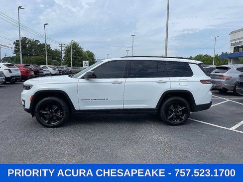 Used 2025 Jeep Grand Cherokee L Limited w/ Black Appearance Package AWD/4WD image 3