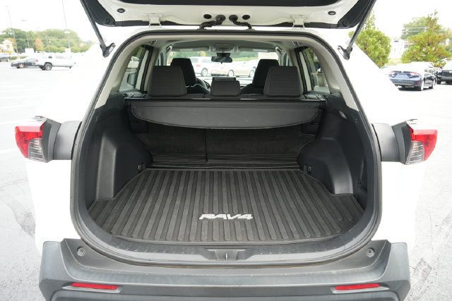 Used 2021 Toyota RAV4 LE FWD image 11