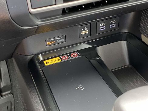 Used 2025 Toyota Camry SE w/ Convenience Package FWD image 29