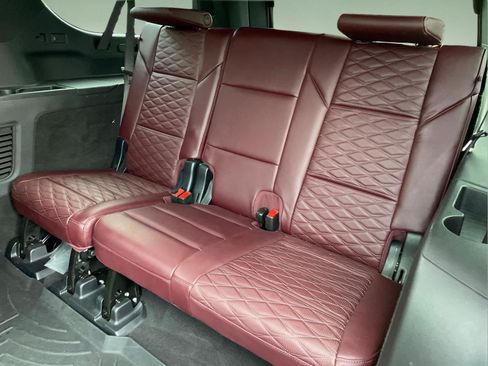 Used 2025 Cadillac Escalade ESV Premium Luxury w/ Touring Package AWD/4WD image 20