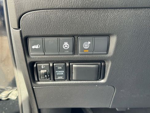 Used 2018 Nissan Armada Platinum w/ Captain Seat Package image 22