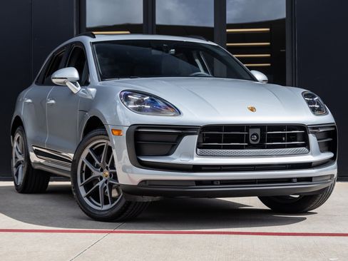 Certified 2025 Porsche Macan image 6
