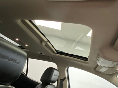 Used 2018 GMC Acadia Denali w/ Technology Package image 24