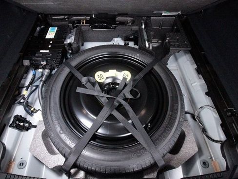 Certified 2025 Volvo XC60 B5 Plus image 31