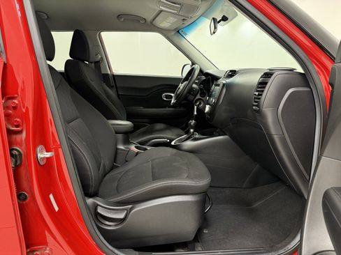 Used 2019 Kia Soul Base w/ Convenience Package image 24