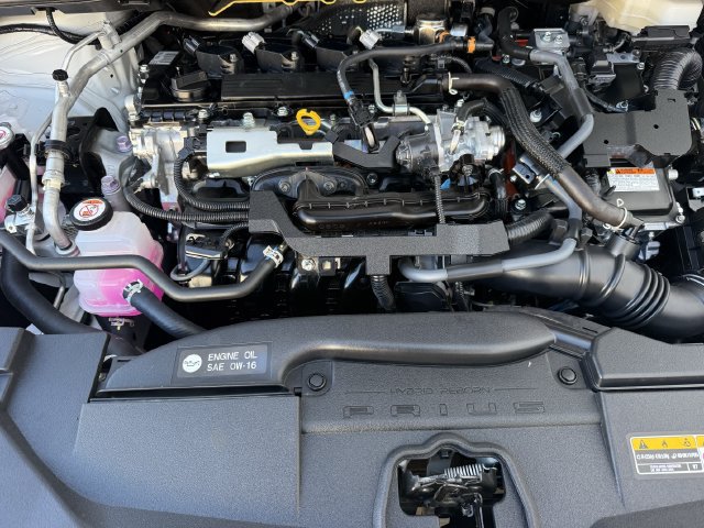 Used 2025 Toyota Prius FWD image 32