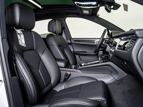 New 2026 Porsche Macan image 15