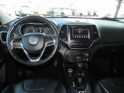 Used 2019 Jeep Cherokee Latitude Plus w/ Comfort/Convenience Group image 16