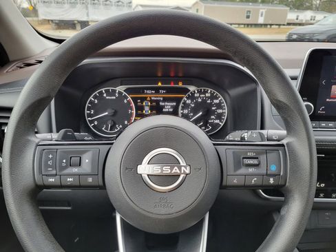 Used 2023 Nissan Rogue SV image 30