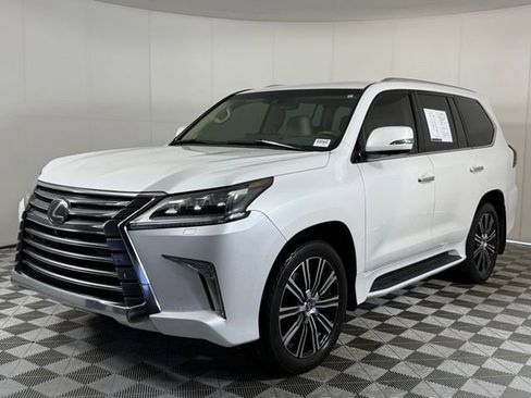 Used 2018 Lexus LX 570 4WD image 2