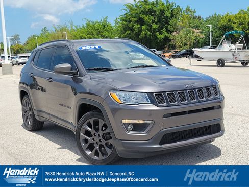Used 2021 Jeep Compass Latitude FWD image 1
