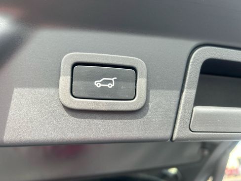 Used 2019 Land Rover Range Rover Velar S AWD/4WD image 13