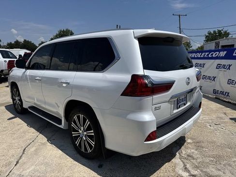 Used 2021 Lexus LX 570 4WD w/ Luxury Package image 12