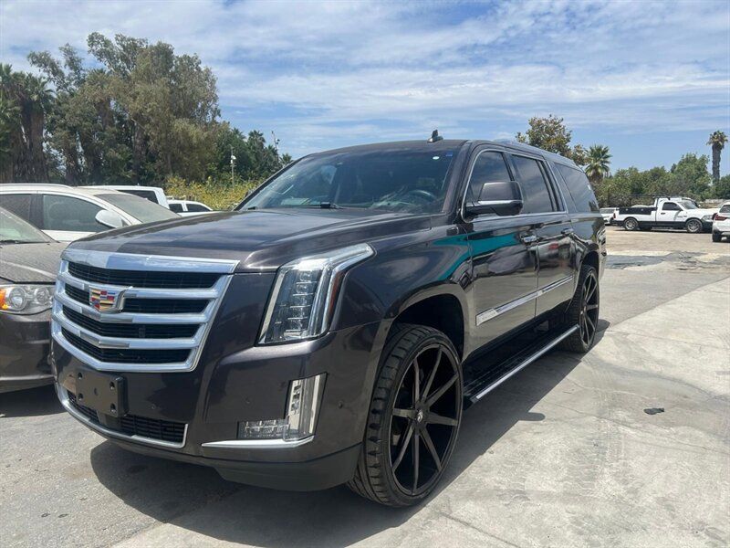 Used 2017 Cadillac Escalade ESV Premium Luxury AWD/4WD image 3