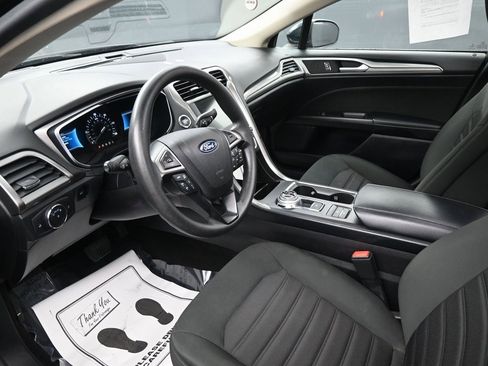 Used 2020 Ford Fusion SE image 28