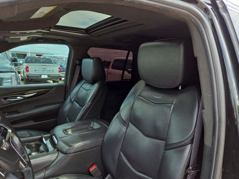 Used 2017 Cadillac Escalade Platinum AWD/4WD image 21
