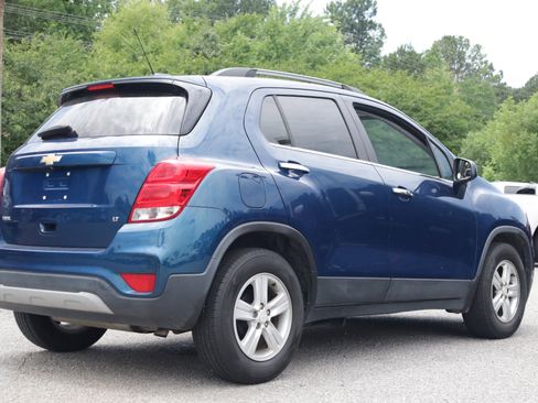 Used 2020 Chevrolet Trax LT w/ LT Convenience Package FWD image 6