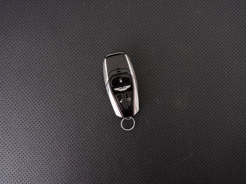 Used 2018 Aston Martin DB11 Coupe RWD image 21