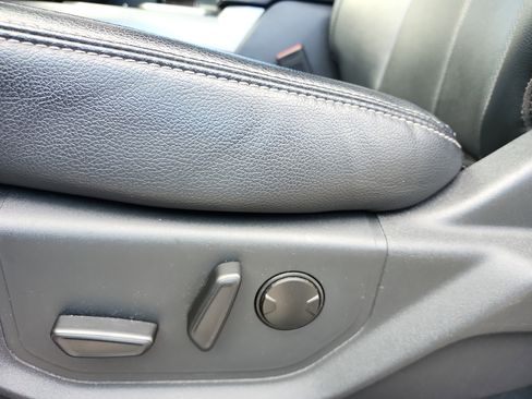 Used 2022 Ford F250 Lariat w/ Black Appearance Package image 16