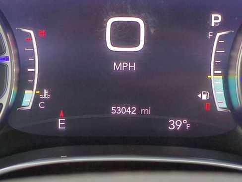 Used 2022 Chrysler Pacifica Limited AWD/4WD image 12