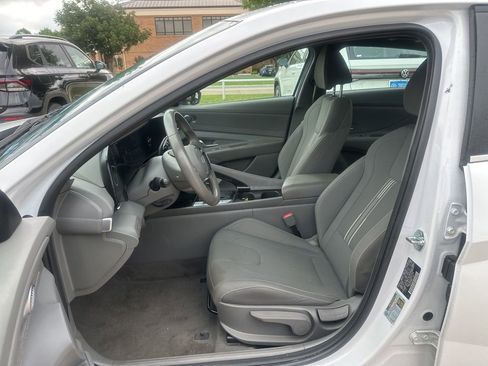 Used 2025 Hyundai Elantra SEL FWD image 11