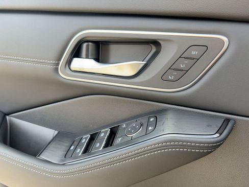 New 2026 Nissan Rogue Platinum w/ Platinum Premium Package image 13