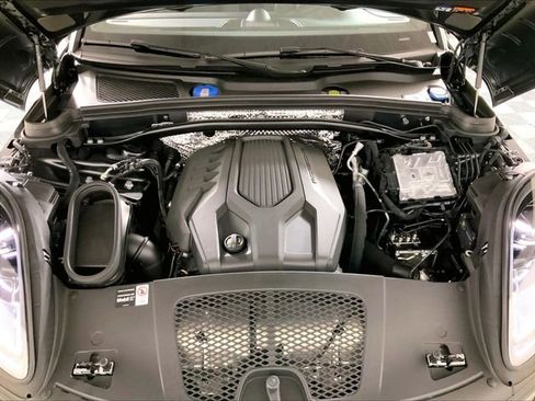 New 2026 Porsche Macan AWD/4WD image 22