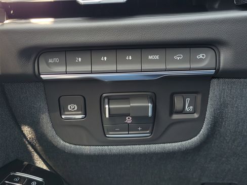 New 2026 Cadillac Escalade ESV Platinum Sport w/ LPO, ONYX Package image 31