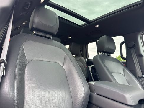 Used 2024 Land Rover Defender 130 X-Dynamic SE AWD/4WD image 18