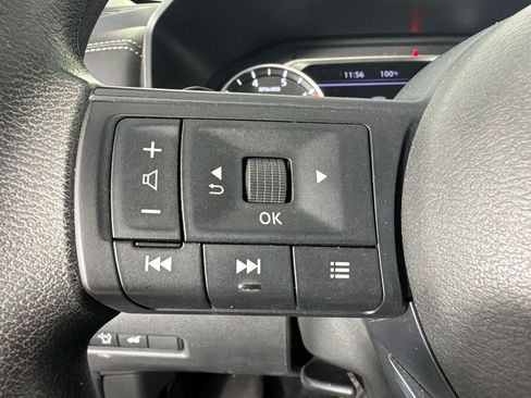 Used 2024 Nissan Rogue SV AWD/4WD image 16