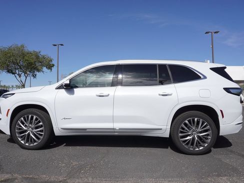 Used 2026 Buick Enclave Avenir w/ Super Cruise Package FWD image 2