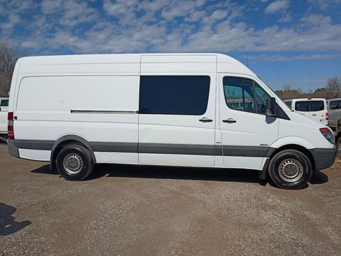Used 2013 Mercedes-Benz Sprinter 2500 image 4